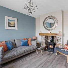 Bumble Cottage, Torcross - Heart of Torcross - Log burner - Ley views