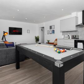 Flatzy - 16 Guests 4 En-suite Central Apartment B