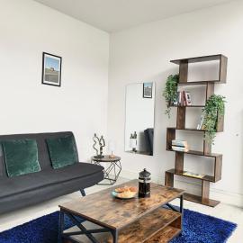 Cosy Prenton home near Tranmere Club and Liverpool, hotel v destinaci Birkenhead