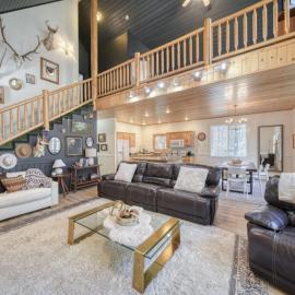 Yellowstone Getaway • Hot Tub • 4th Bonus Loft Bedroom