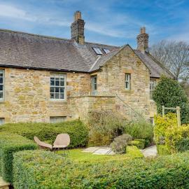 Pope Lodge Cosy Stone Coach House in Alnmouth