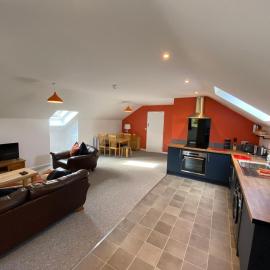 stylish and modern Spacious 2 bedroom apartment, ξενοδοχείο σε Clodock
