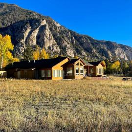 Close to Hot Springs: Chalk Creek Meadows Home!, hotel a Nathrop