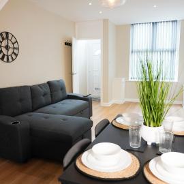 2 Bedroom house 10 mins to City Centre & Albert Dock