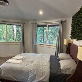 Cabin in the woods @ Cultus Lake, hotel u gradu 'Chilliwack'