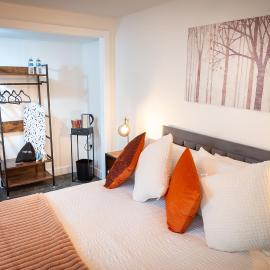 Kings Arms Suites - Luxury Double - Waterfall Shower - Self Check In, hôtel à Whitehaven