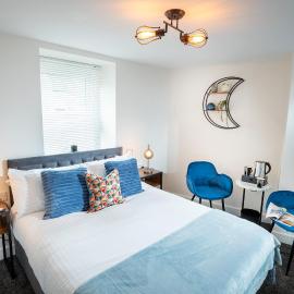 Kings Arms Suites - Deluxe Room - En-Suite - Self Check In, hotel sa Whitehaven
