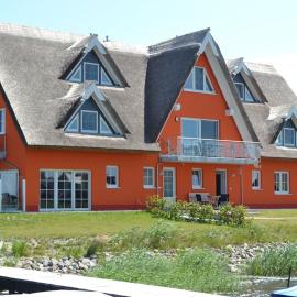 Fewo Austernfischer im Hafenhaus, Hotel in Vieregge