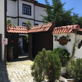 Tarihi Osmanlı Evi - Beyzadeler Konağı Ev Sahibi ve Yöneticisi - Bekir Yenerer Ruhsat No 14-75، فندق في مودورنو