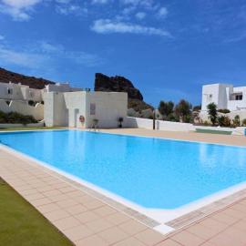 2BR Home - 3 min to Agaete Beach - Pool, hotel v destinácii Agaete
