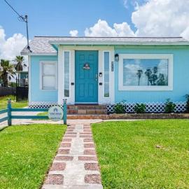 The Cottage - Downtown Rockport: Rockport şehrinde bir otel