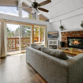 The Bear Hut - The perfect home away from home!