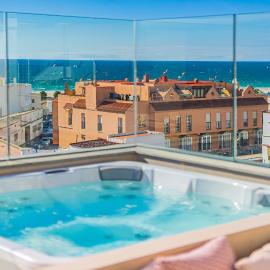 Tarifa में, होटल Poniente - Ático Exclusivo con jacuzzi parking