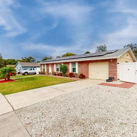 Pool Access! Dog-Friendly Retreat 16 Mi to Orlando