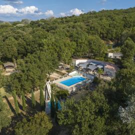 Slow Village La Roque Sur Cèze: La Roque-sur-Cèze şehrinde bir otel