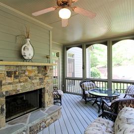 Tippy Canoe Lodge - Relax by the fireplace, play games + more!, hotel a Marblehill
