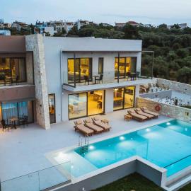 Star Luxury Villa - Private pool, gym, playground