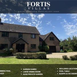 The Fortis House, Bournemouth, with Swimming Pool and Hot Tub Jacuzzi, hotel u gradu Bornmut