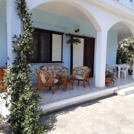 Haus Andreas, hotel in Nea Mesangala