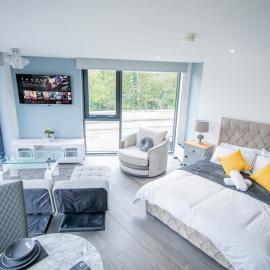 Excellent studio balcony apartment in Sheffield, hotel v mestu Sheffield