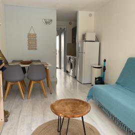 Le Mistral - Studio cabine terrasse à Palavas、パラヴァ・レ・フロのホテル