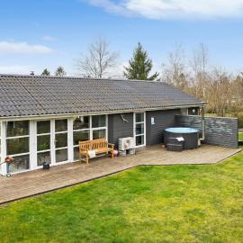 3 Bedroom Stunning Home In Fårvang、Fårvangのホテル