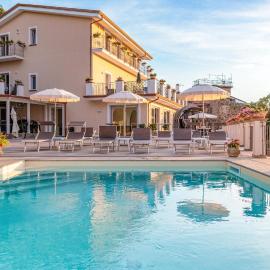 Amazing Home In Laureana Cilento, hotel u gradu Laureana Cilento