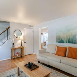 Private Pool & Yard Mins to Dining & University, hotel in Mobile