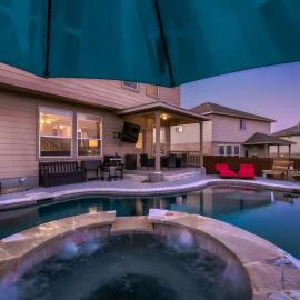 Lxry 4 BR, Heated Pool, Spa, near attrns (St1), hotel en San Antonio