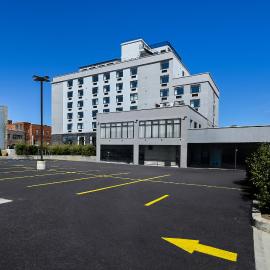 Ly New York Hotel, хотел в College Point