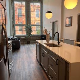 Prime 2BR Condo Historic Morris Ave, Downtown Birmingham, hotel i Birmingham