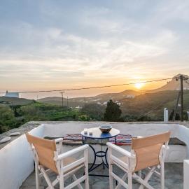 Tinos Sunset Villa, hotel in Kékhros
