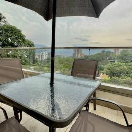 202 Family Haven in El Poblado: Spacious & charming