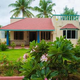 BRUNDHA HOMESTAY Villa with Garden