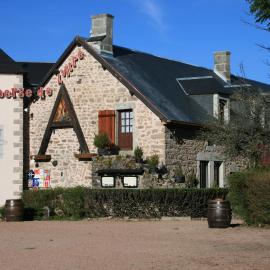 Quarré-les-Tombes में, होटल Auberge De L'Atre