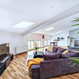Großes modernes Loft mit Tischkicker, Billiard und Heimkino in Uni und Klinik Nähe