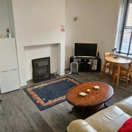 The Luxe - Entire House, hotel in Huddersfield