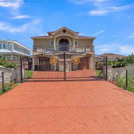 Charming 2 Story Retreat home โรงแรมในดิกคินสัน