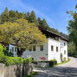Bergmanns Ferienapartment，Debant的飯店