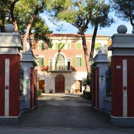 Ostello e Camere Private Prima Luce Foresteria โรงแรมในจูเลียโนวา