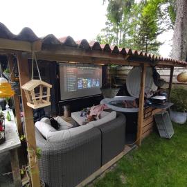"Tempat Senang" chalet on the beautiful Veluwe with airco sauna bbq jacuzzi beamer and dog, hotel u gradu 'Putten'
