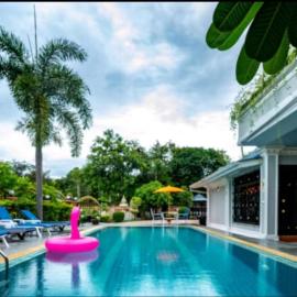 Golden Golf Garden Pool Villa, hotel in Ban Huai Yai