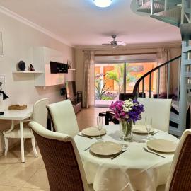 Charming 3 bedroom apartment, hotel in Playa de San Juan