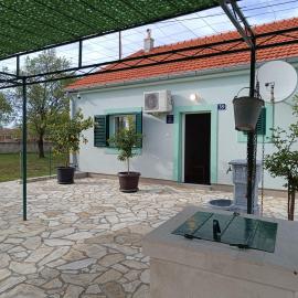 Kuća za odmor DESA, hotel in Knin
