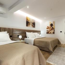 CastleView Inn، فندق في غيروكاستر