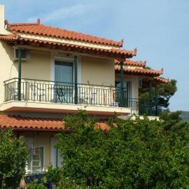 Thalis Rooms, hotel v destinaci Skoutarion