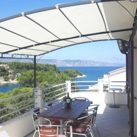Apartments Hodak - Apartment with Sea View, hotell i Basina