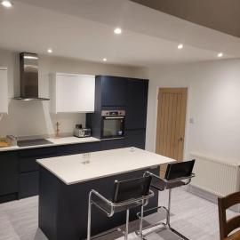 3 Bedroom Victorian Detached 6 beds Central Location 2x Long Parking Bays The Railway pub Nearby、クローリーのホテル