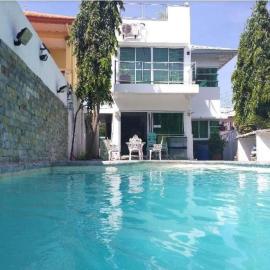 White House near Thunderbird Resort – hotel w mieście Parian