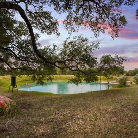 Hill Country Mirage, hotel in Bandera